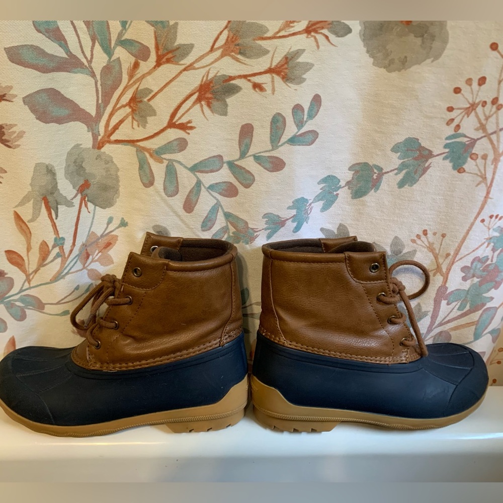 Gently used Sperry duck boots 🦆